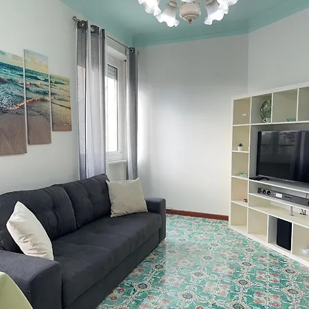 Private Garage 5 Minutes' Walk To The Apartman San Remo